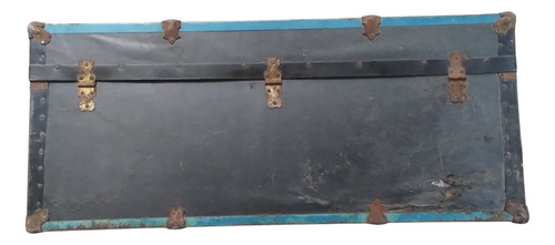 Antiguo Baúl De Madera Con Aplicaciones De Metal (Usado)