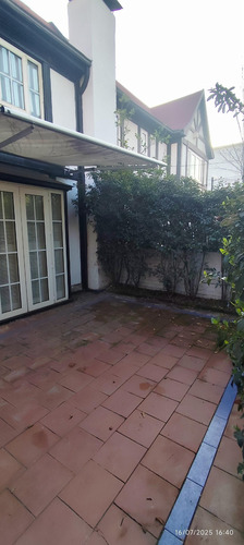 Casa Con Excelente Ubicación En Vitacura