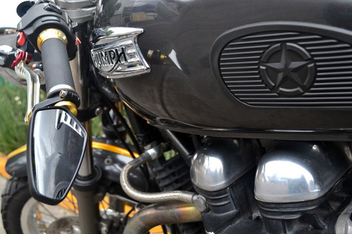Imagen 9 de 15 de Flamante Triumph Thruxton 900 Emplacada Muy Llamativa