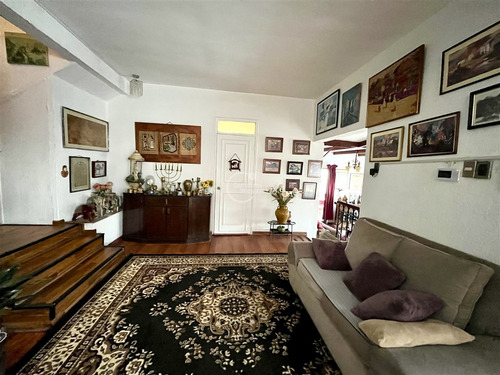 Casa En Venta De 5 Dorm. En Las Condes
