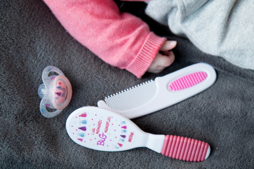 Imagen 4 de 6 de Set Cepillo Y Peine Para Bebe Nuby Anatomicos Bpa Free 711