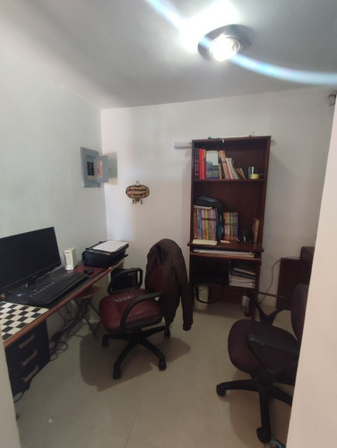 Imagen 2 de 25 de Amplió Town House En Llano Alto