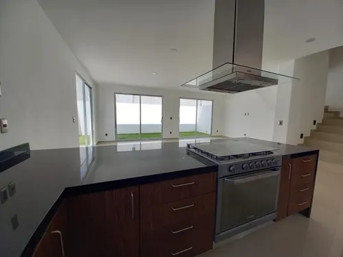 En Venta Casa En Santa Fe Juriquilla, Gran Ubicación, 3 Recamaras, Roof Garden