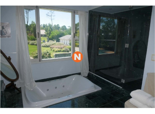 Casa En Venta Y Alquiler, Pinares, Punta Del Este, 8 Dormitorios.- Ref: 209507