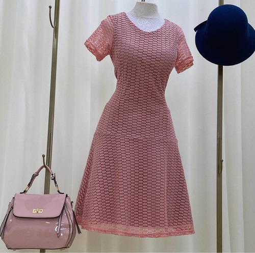 Imagem 6 de 8 de Vestido Midi Godê Com Manga Em Renda Rosê Nude