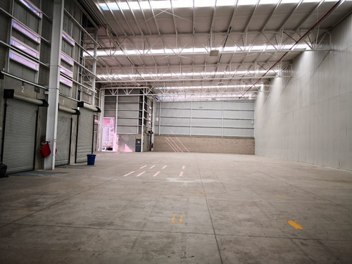 Bodega De 1,650 M2 / Av. Peñuelas