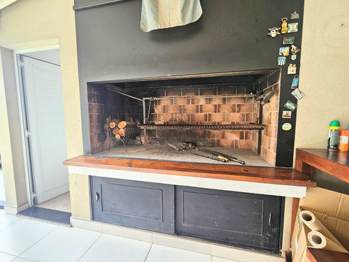 Venta Casa 6 Ambientes La Cesarina Pileta Climatiz