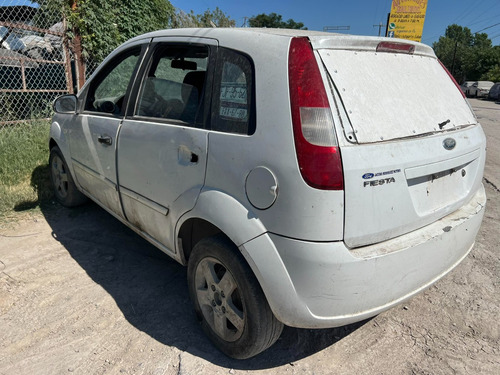 Ford Fiesta 2004 Se Vende En Partes 