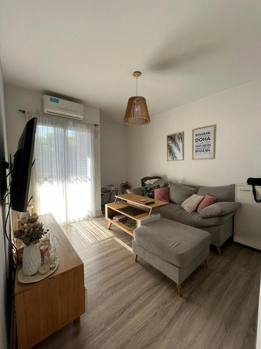 Departamento 2 Ambientes A Nuevo. Balcón. Carapachay.