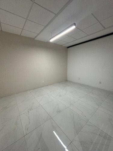 Oficina Renta, Novo Emerald Business And Health Center.