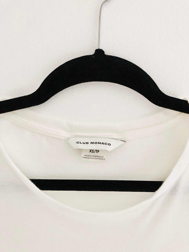 Playera Marca Club Monaco Con Bolsa Frontal Y Logo Original (Usado)