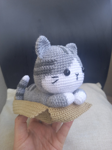 Amigurumi Gato Bebé En Cajita Tejido A Crochet Gris