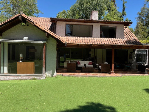 Excelente Casa Con Gran Jardin