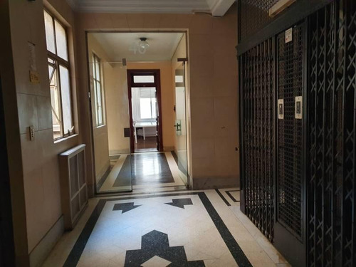 Imagen 21 de 21 de Estudio De 3 Oficinas / Área De Trabajo / Sala De Firmas / San Nicolas / Venta