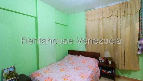 Bray Montoya Vende Amplio Apartamento En Zonas Oeste De La Ciudad De Barquisimeto En Piso Bajo Posee 3 Habitaciones 2 Baños Vigilancia Las 24 Horas Gas Directo 2#5#1#3#5#3#5 Bray Montoya