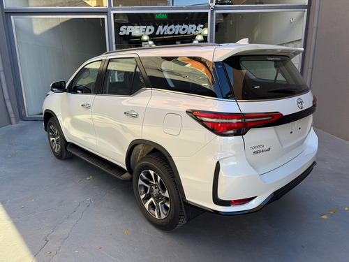 Toyota Hilux SW4 2.8 SRX At