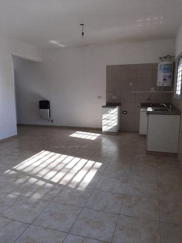 Imagen 6 de 8 de Departamento Con Cochera En Planta Baja En Luis Guillón!!!!