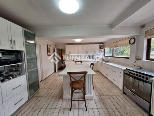 Casa En Venta De 4 Dorm. En Peñaflor