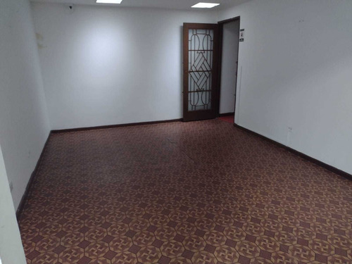 Imagen 24 de 30 de Se Vende Casa Con Oficinas Para Inversion (s.m)