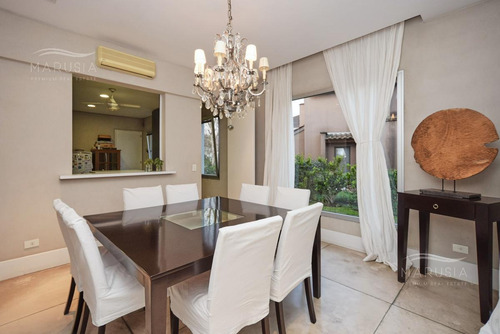 Venta Casa Estilo Racionalista 4 Dormitorios En Ayres De Pilar
