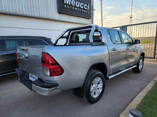 Imagen 4 de 10 de Toyota Hilux Sr 4x4