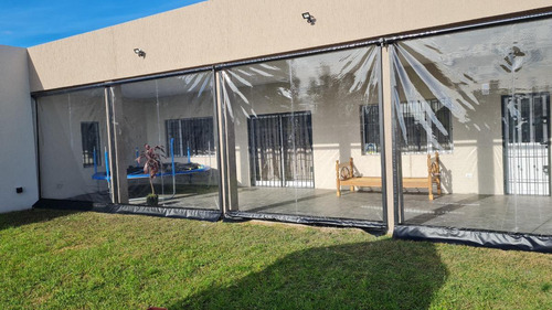 Casa En Venta - 3 Dormitorios 3 Baños - Cocheras - 2.125mts2 - Poblet, La Plata