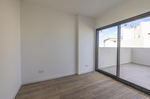 Departamento En Paternal - Piso Alto - Terraza Propia.