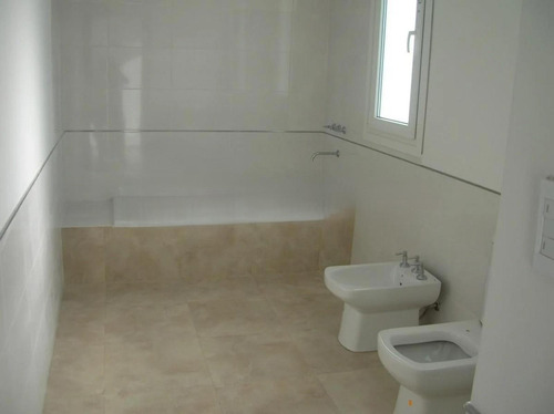 Casa En Venta - 4 Dormitorios 5 Baños - Nordelta