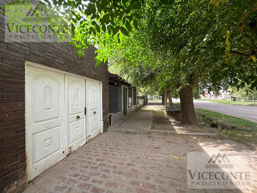 Casa 240 M2, Calle Malvinas Argentina Nro. 38, Chascomús, Provincia De Buenos Aires