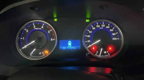Imagen 8 de 20 de Toyota Hilux 2020 2.8 Cd Sr 177cv 4x4
