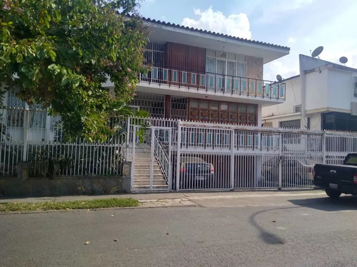 Se Alquila Habitacion En La Urb. La Paz - El Paraiso