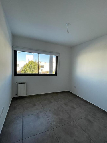 Imagen 18 de 22 de Duplex - 3 Dorm ( 1 En Suite ) - Escritorio - Calefacción Central
