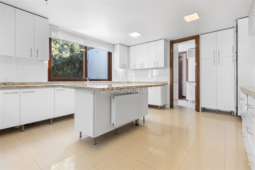 Casa En Arriendo De 5 Dorm. En Lo Barnechea