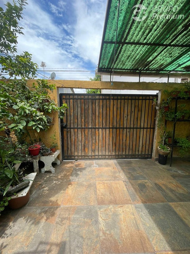 Casa En Venta De 3 Dorm. En Cerro Navia