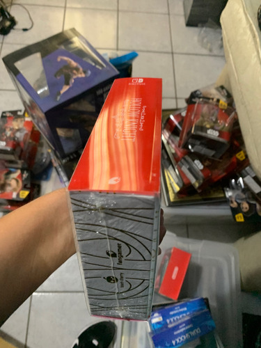 Hollow Knight Collector Edition Switch (Usado)
