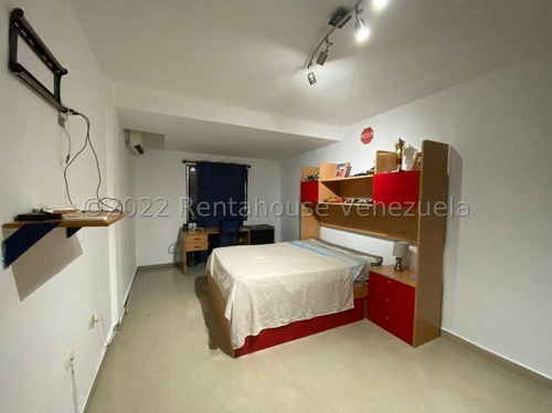 Imagen 13 de 22 de Marol Rentahouse Vende Townhouse En Lomas Del Este Valencia 23-9286
