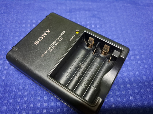 Cargador De Baterías Sony Bc-cs2a 1.4v Para Aa, Aaa (Usado)