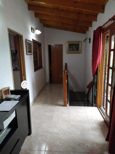 Casa En 2 Plantas Con Local En Buena Ubicacion!!!