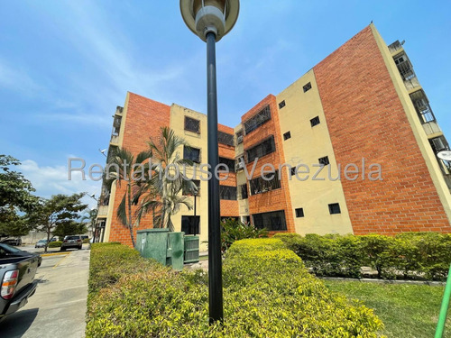 Apartamento En Alquiler En Urbanización Privada Narayola La Morita Amoblado Piso Bajo Listo Para Mudarse Nela 25-17684