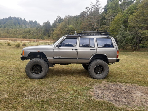 Imagen 4 de 8 de Jeep Cherokee 4.0 Sport 1999