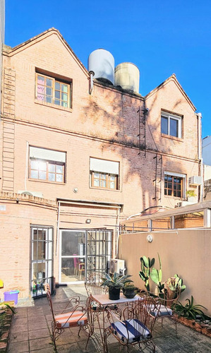 Tríplex 4 Ambientes En Villa Devoto Cochera/ Patio/ Play Room / Parrilla Apto Crédito Hipotecario.