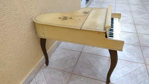 Pianinho infantil da ESTRELA, anos 1970, em madeira esc