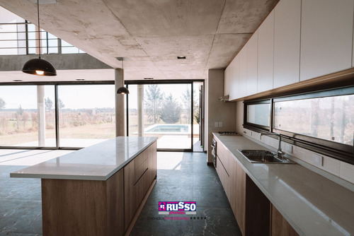 Venta Casa Barrio Cruz Del Sur San Vicente 4 Ambientes