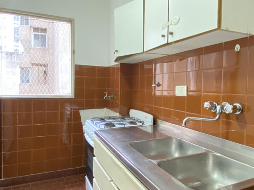 Departamento En El Centro En Venta De 1 Dormitorio Con Balcón Desocupado