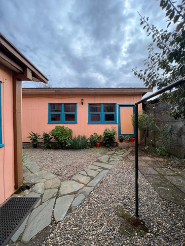 Vendo Casa En Los Laureles 310, Sector Isla Teja, Valdivia