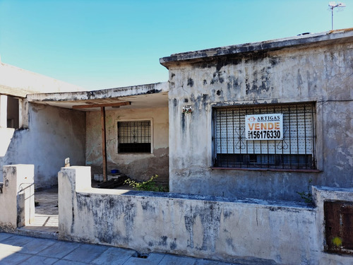 Vendo Casa Barrio Talleres Sud, 2 Dormitorios, A Reciclar