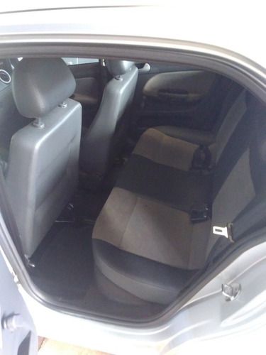 Volkswagen Voyage 1.6 Vht Total Flex 4p 2013