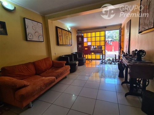 Casa En Venta En Macul Villa Santa Carolina