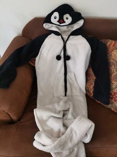 Pijama Entero Negro Y Blanco Con Gorro Diseño Pinguino
