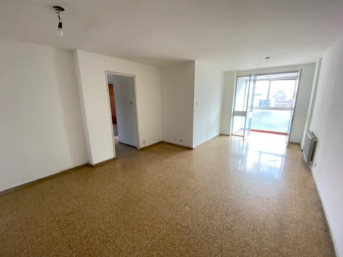 Imagen 2 de 18 de Vendo Departamento 3 Dormitorios Excelente Ubicacion Sobre Buenos Aires